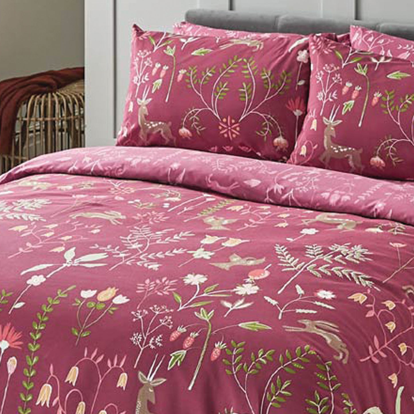 Belvoir Red Reverse Bed Sheet Set